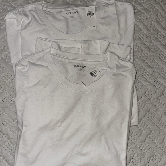 2 NWT men’s old navy white short sleeve tshirts - Picture 4 of 4